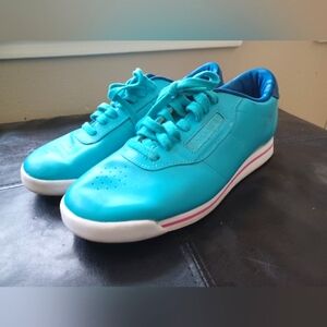 Reebok Teal Sneakers Sleek Low-Top Design